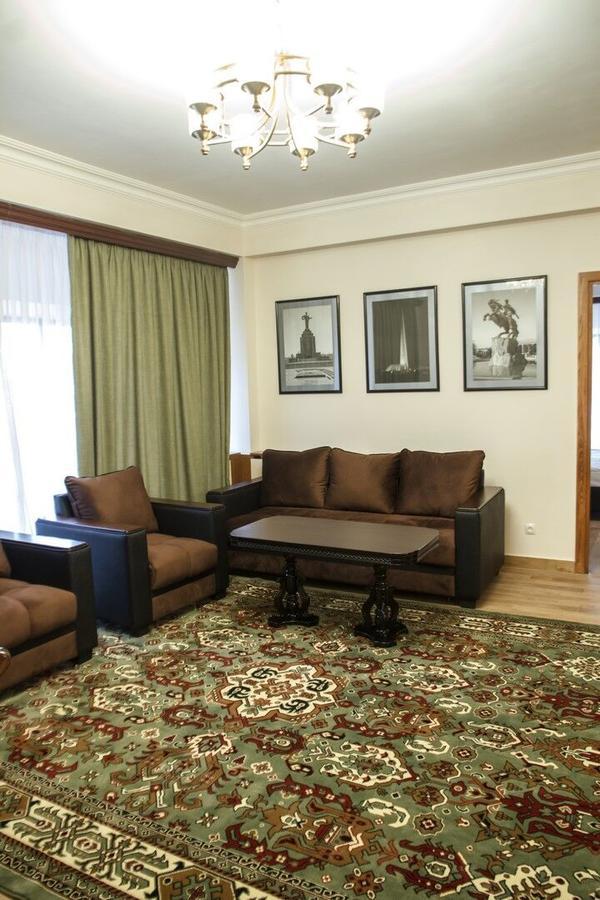 Hotel Plaza Viktoria Gyumri Extérieur photo