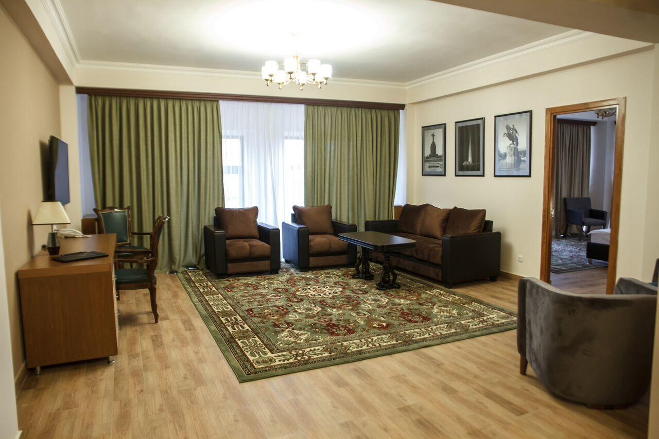 Hotel Plaza Viktoria Gyumri Extérieur photo