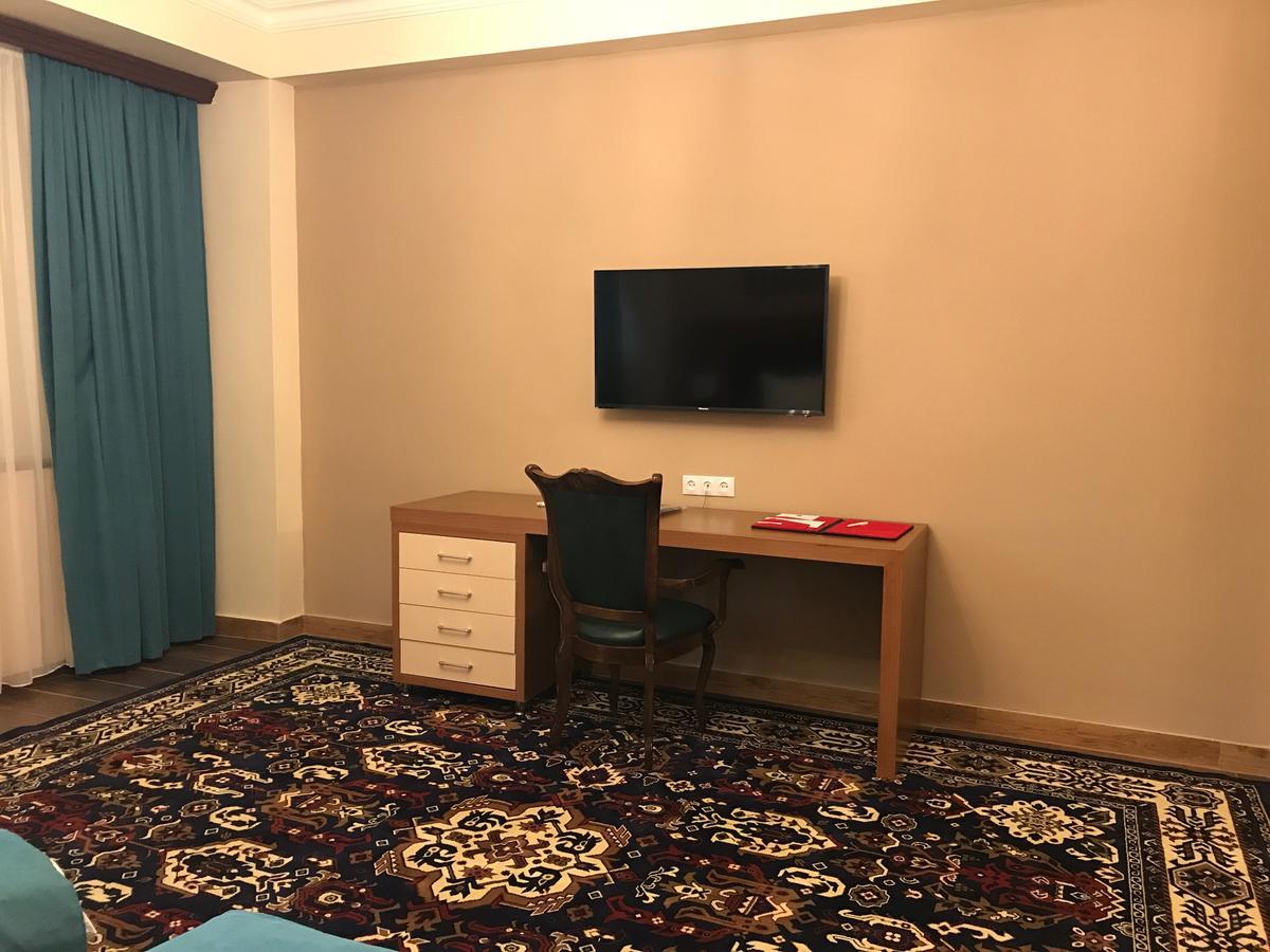 Hotel Plaza Viktoria Gyumri Extérieur photo