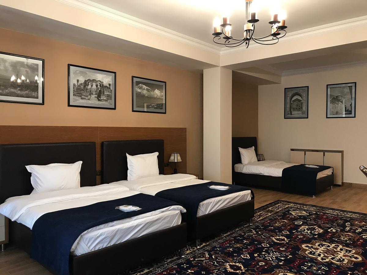 Hotel Plaza Viktoria Gyumri Extérieur photo