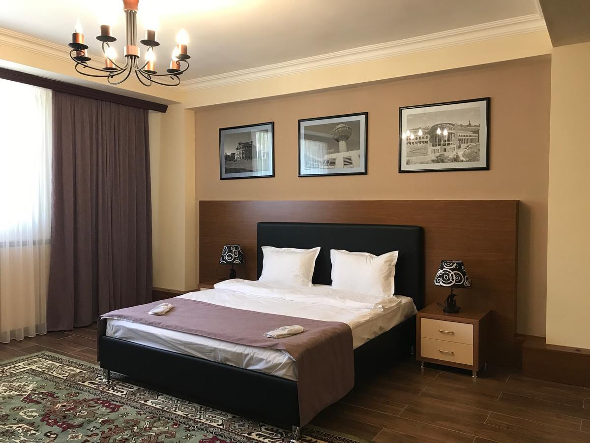 Hotel Plaza Viktoria Gyumri Extérieur photo