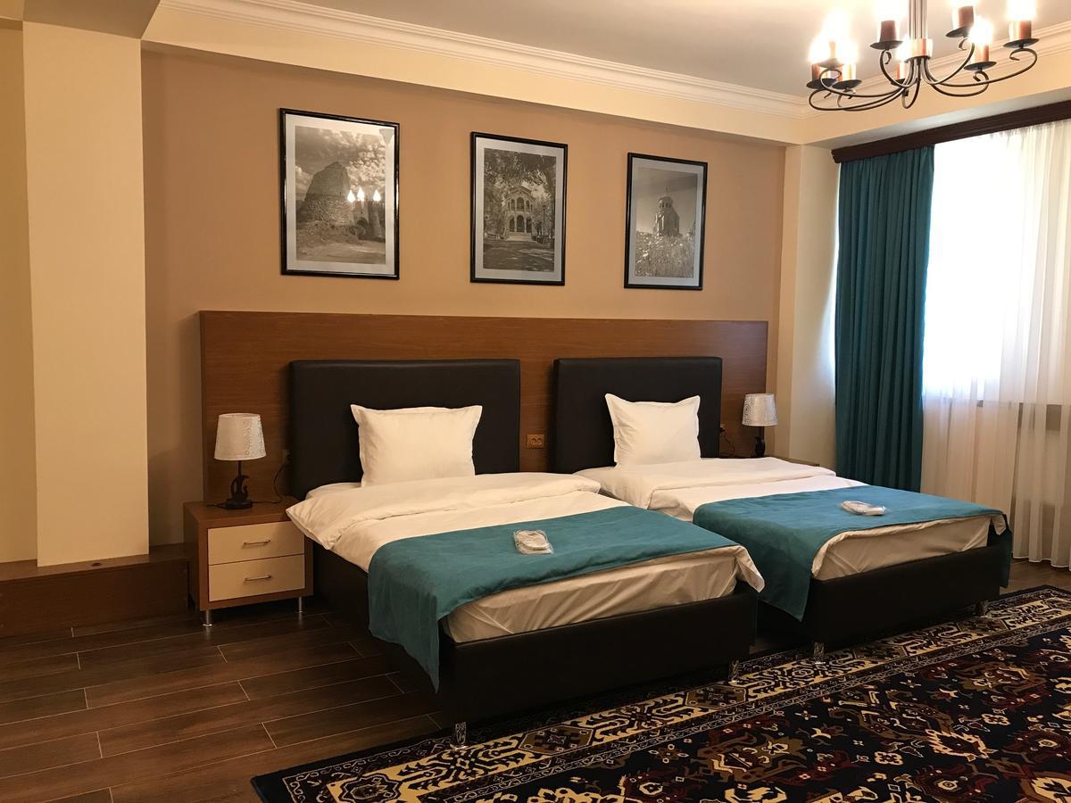 Hotel Plaza Viktoria Gyumri Extérieur photo
