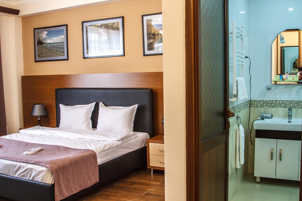 Hotel Plaza Viktoria Gyumri Extérieur photo