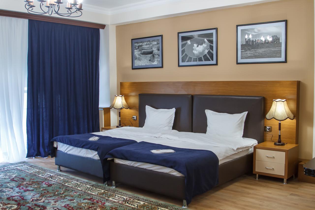 Hotel Plaza Viktoria Gyumri Extérieur photo