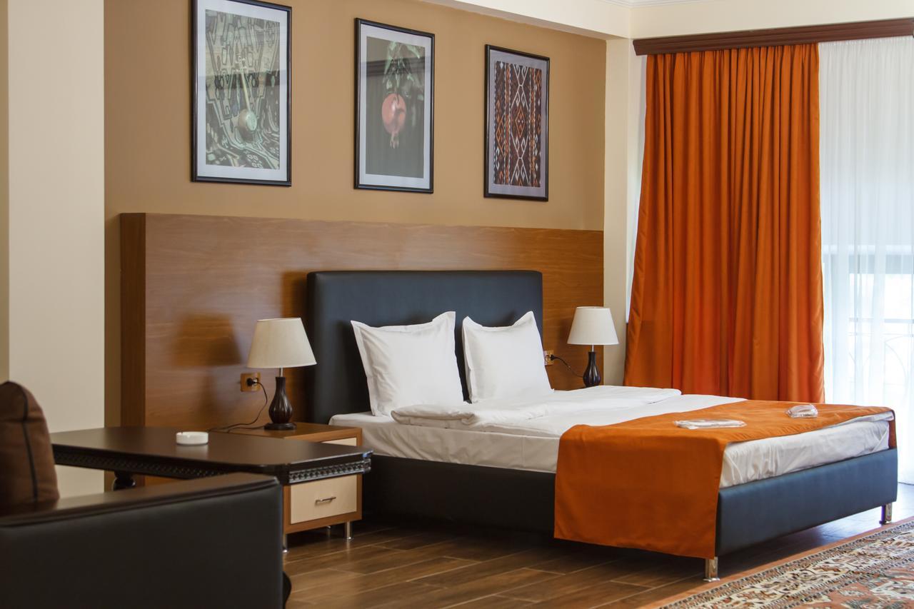 Hotel Plaza Viktoria Gyumri Extérieur photo