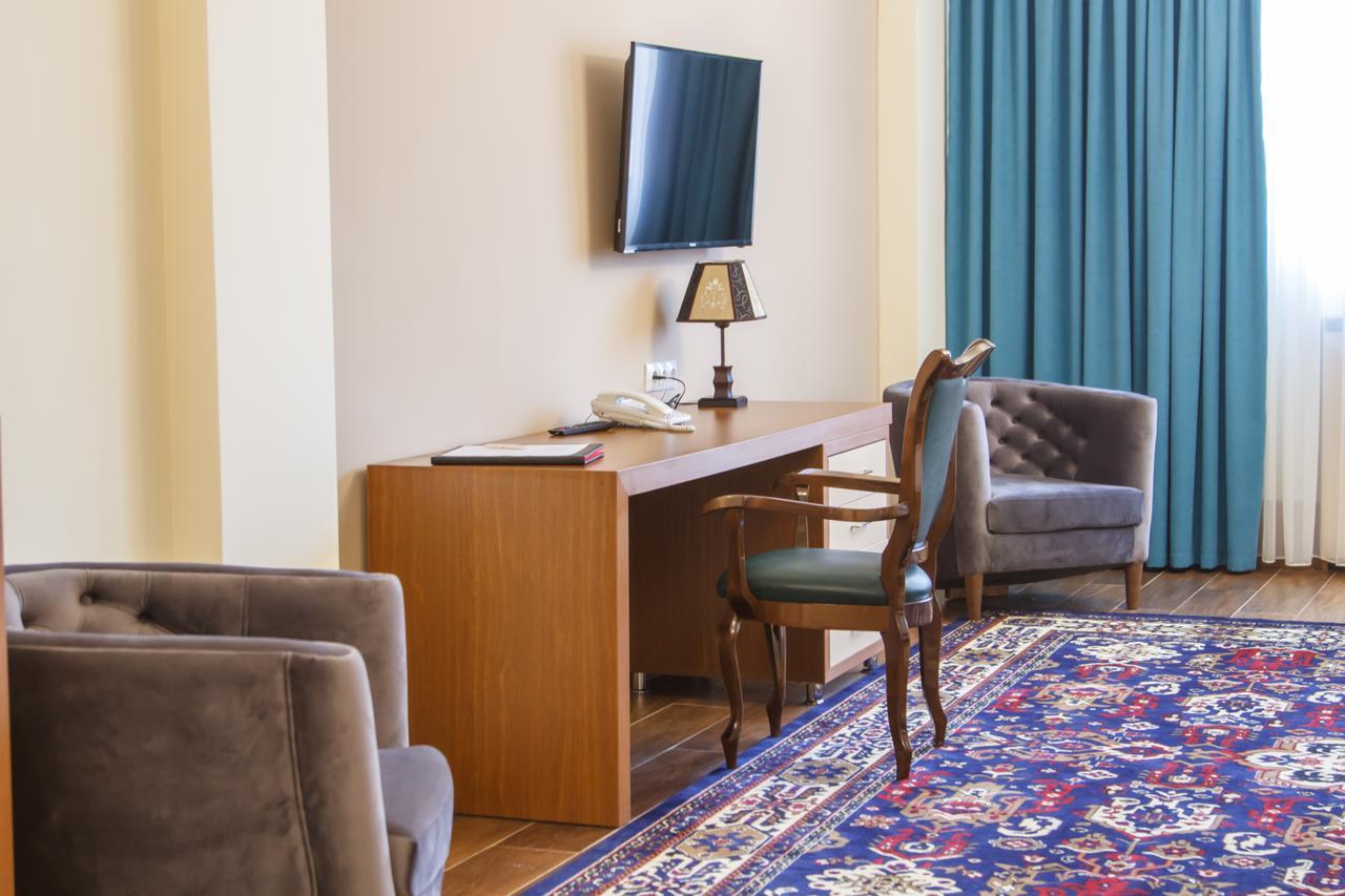 Hotel Plaza Viktoria Gyumri Extérieur photo