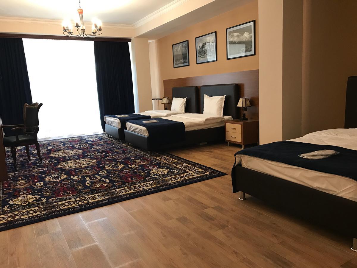 Hotel Plaza Viktoria Gyumri Extérieur photo